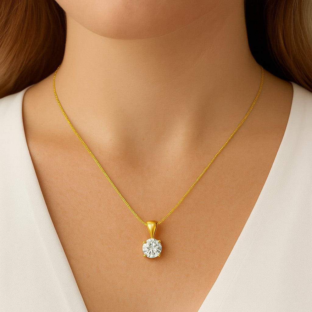 שרשרת סוליטר יהלום 5 קראט בודד המחוזק ב-4 שיניים למראה מרובע יותר