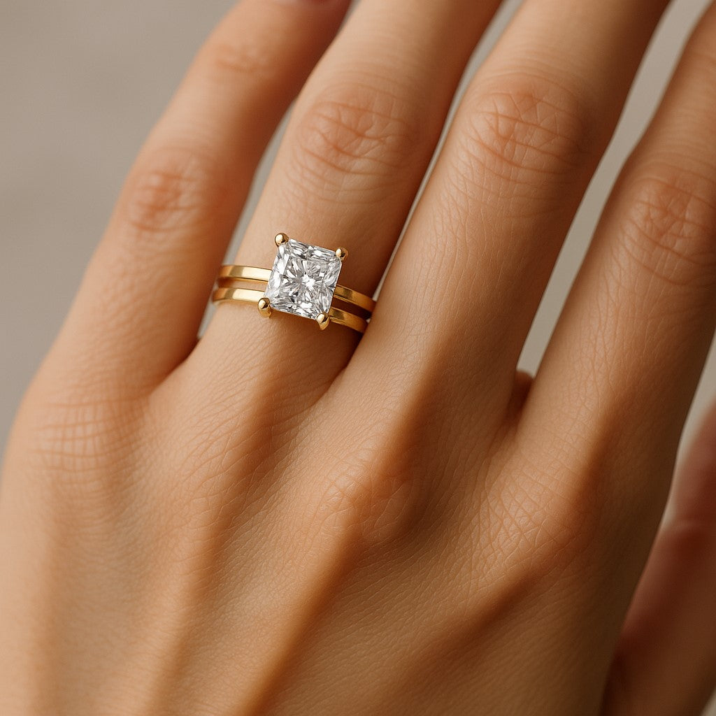 קרולינה טבעת יהלום מעבדה פרינסס זהב צהוב בעיצוב יוקרתי נקי