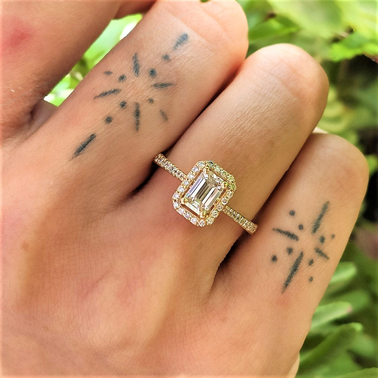 טבעת "אנסטסיה" יהלום אמרלד זהב צהוב