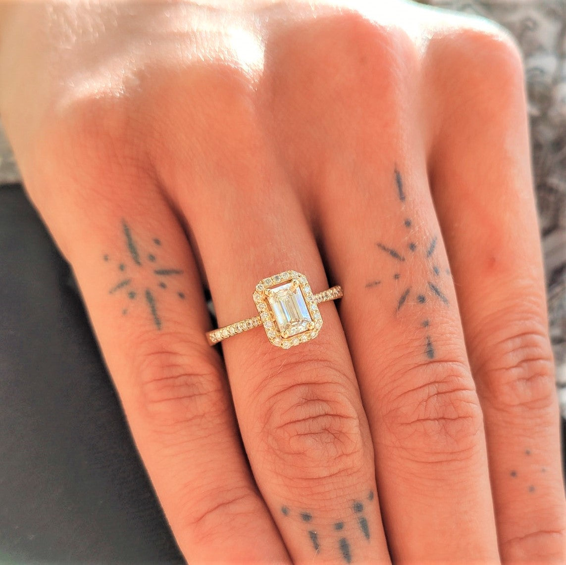 טבעת "אנסטסיה" יהלום אמרלד זהב צהוב
