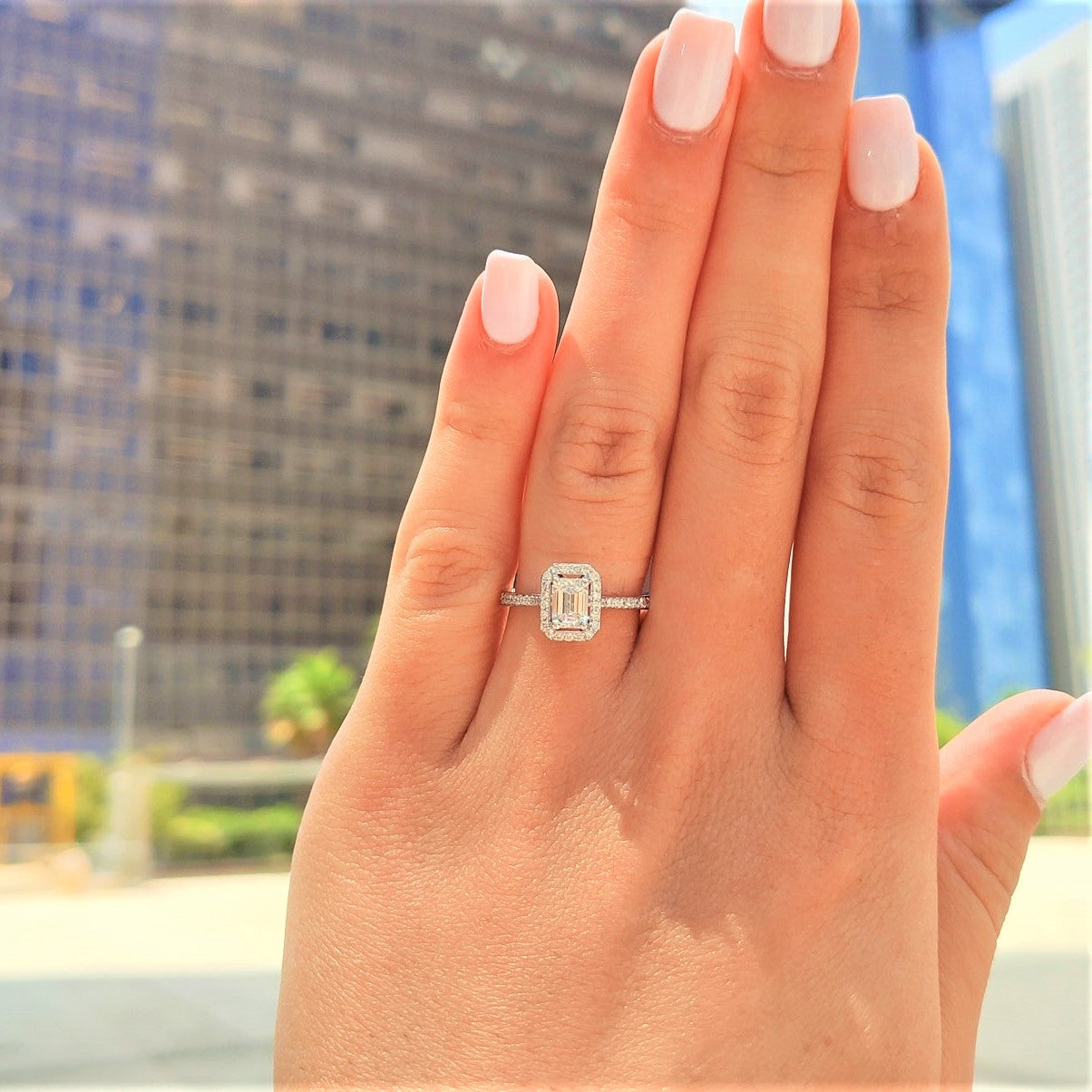 טבעת "אנסטסיה" יהלום אמרלד זהב לבן