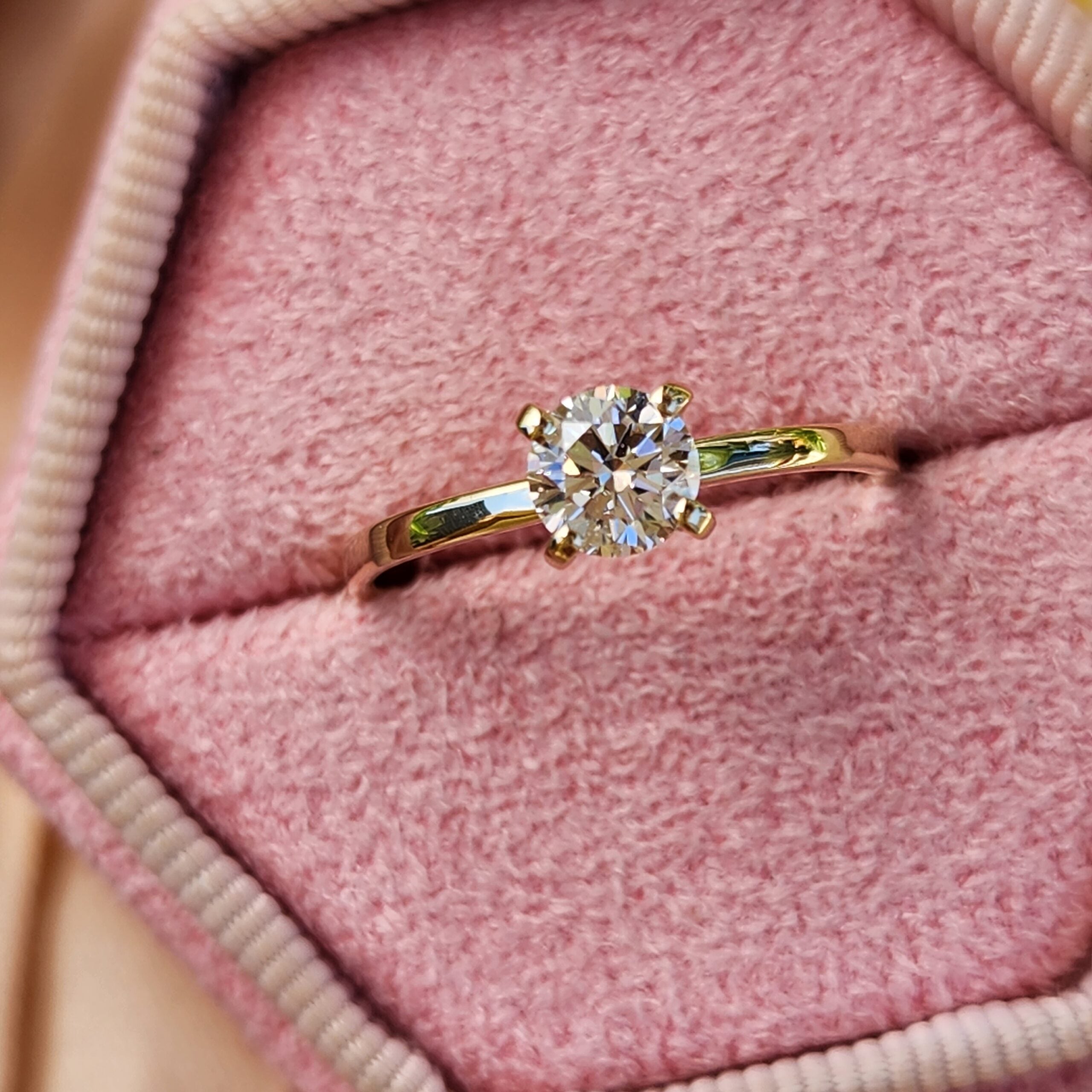 טבעת אירוסין "אנה" סוליטר זהב לבן