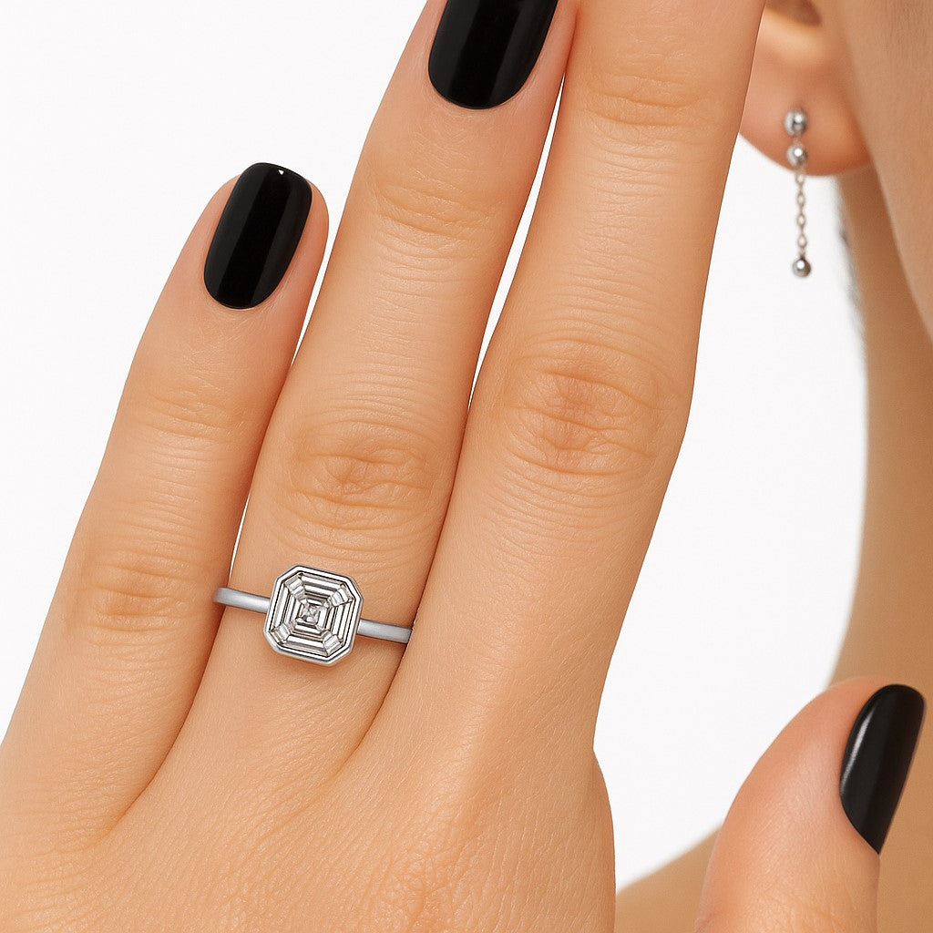 טבעת יהלום אשר קאט מזהב לבן 14K – עיצוב אלגנטי ונצחי