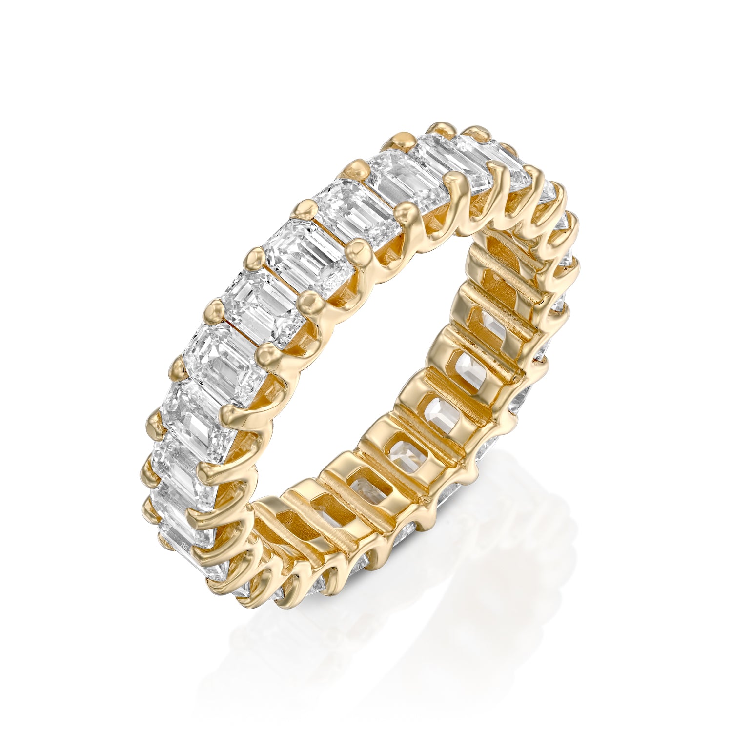 טבעת איטרניטי זהב צהוב עם יהלומי אמרלד בעיצוב יוקרתי לכל ההיקף