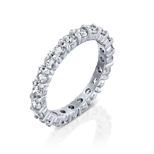 טבעת יהלומים איטרניטי מזהב לבן המשובצת בכל היקפה יהלומים עגולים