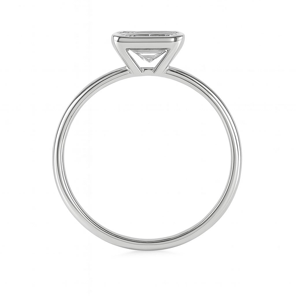 טבעת יהלום אשר קאט מזהב לבן 14K – עיצוב אלגנטי ונצחי