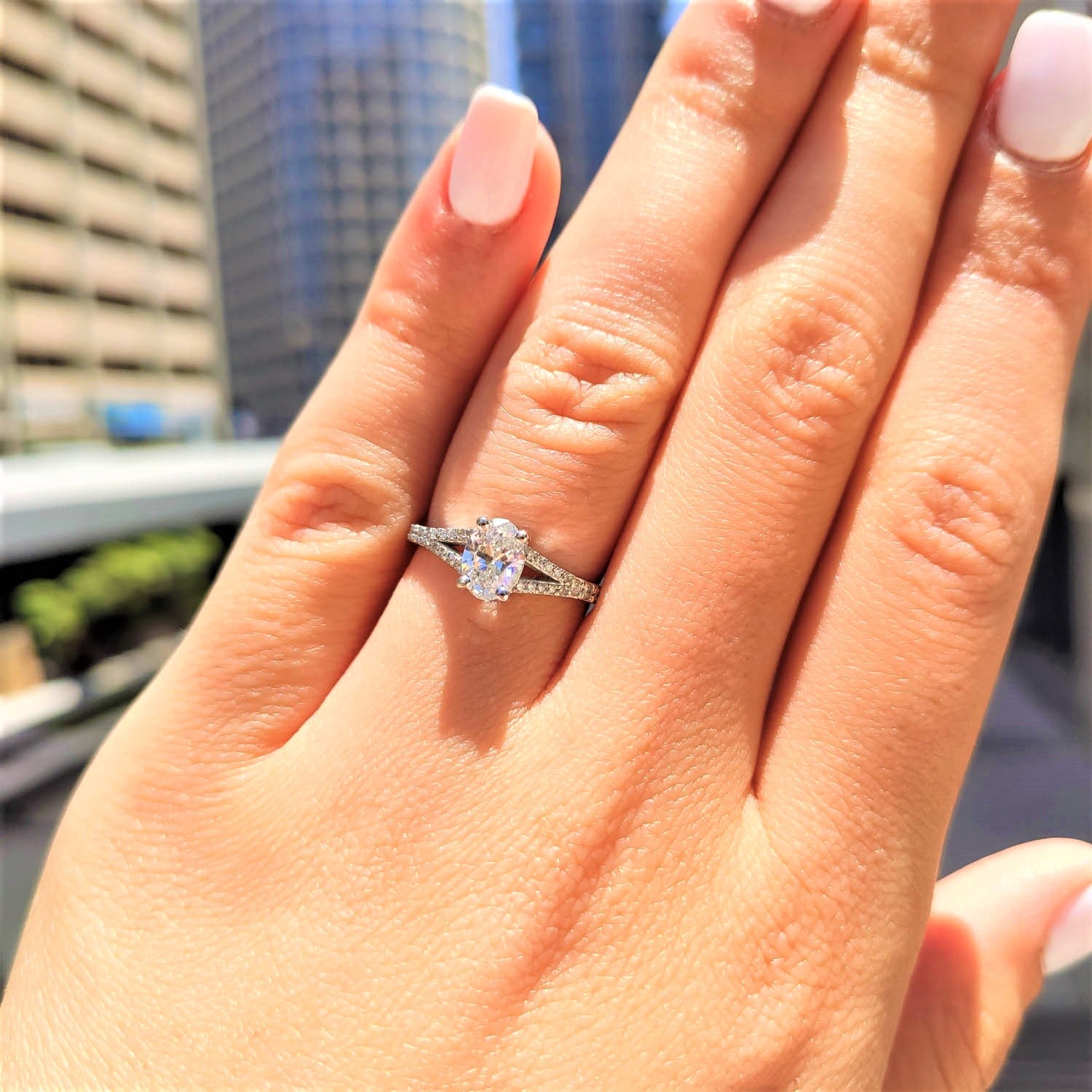 טבעת יהלום אובל "אמיליה" זהב לבן