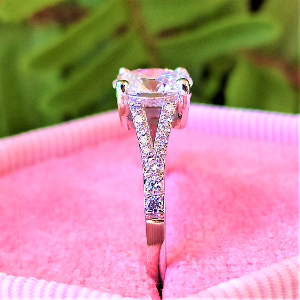 טבעת יהלום אובל "אמיליה" זהב לבן