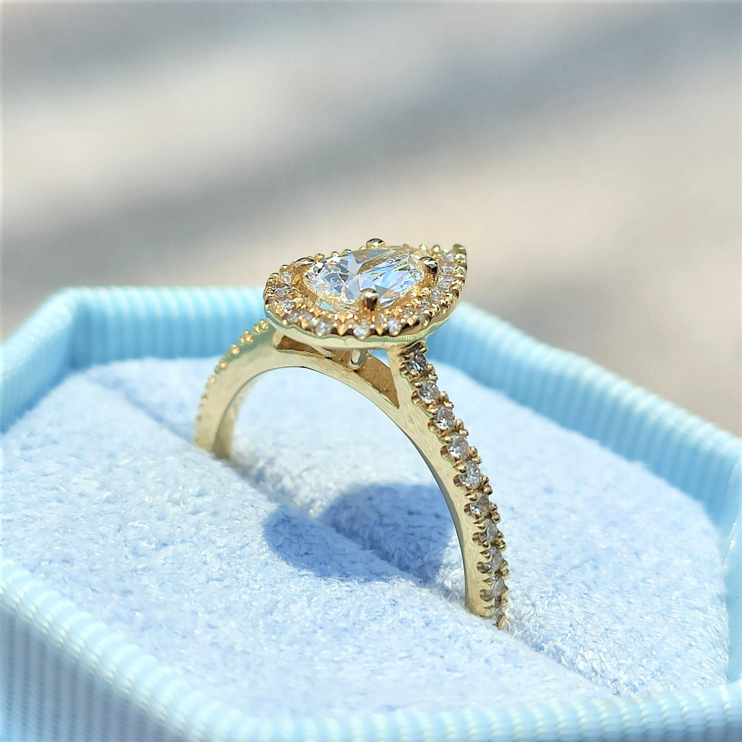 טבעת אירוסין "מלאני" יהלום טיפה זהב צהוב