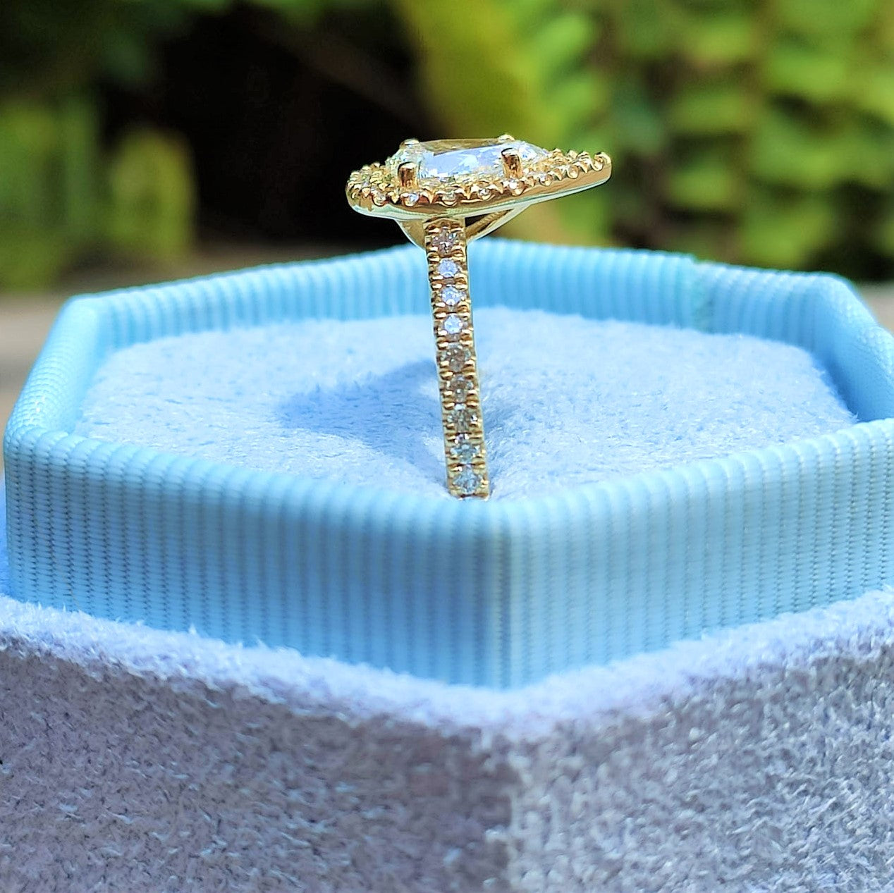 טבעת אירוסין "מלאני" יהלום טיפה זהב צהוב