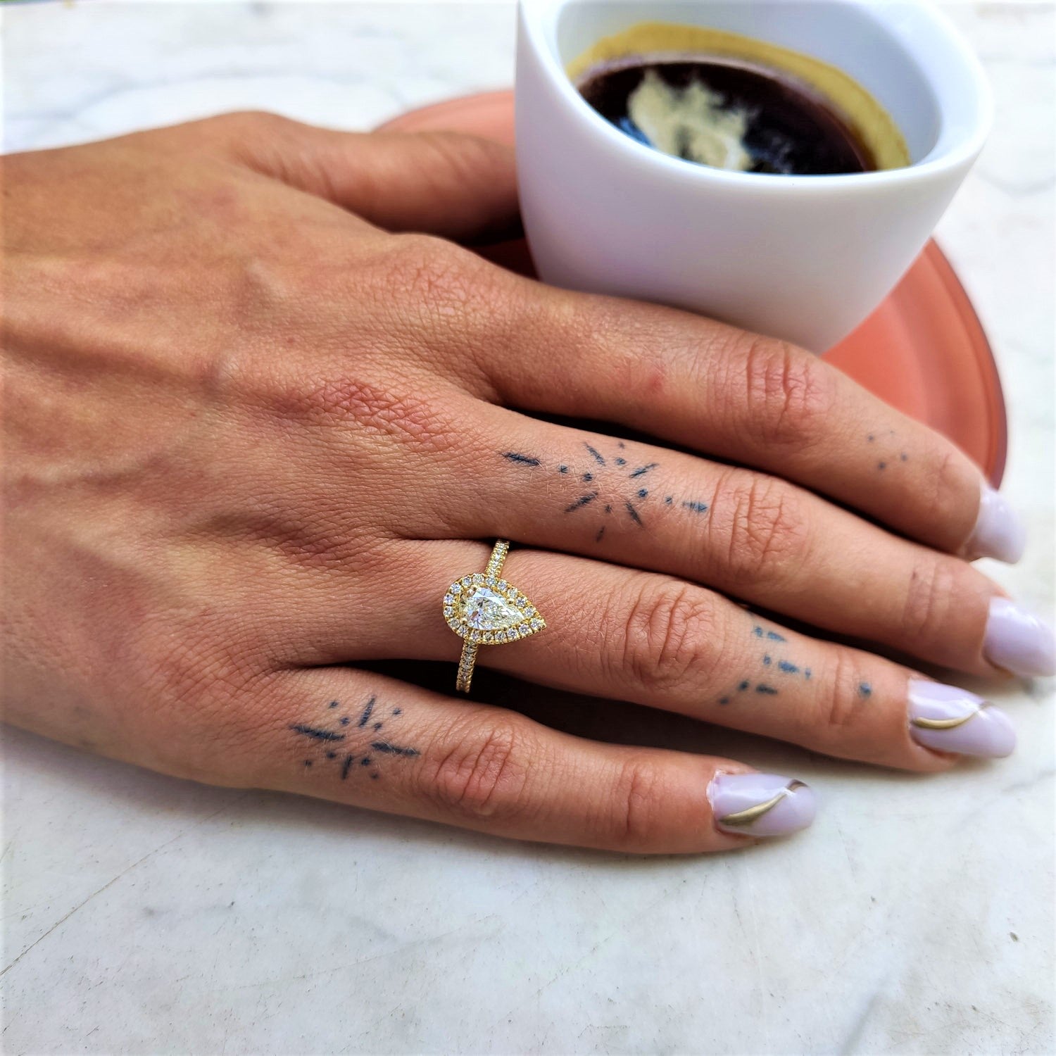 טבעת אירוסין "מלאני" יהלום טיפה זהב צהוב