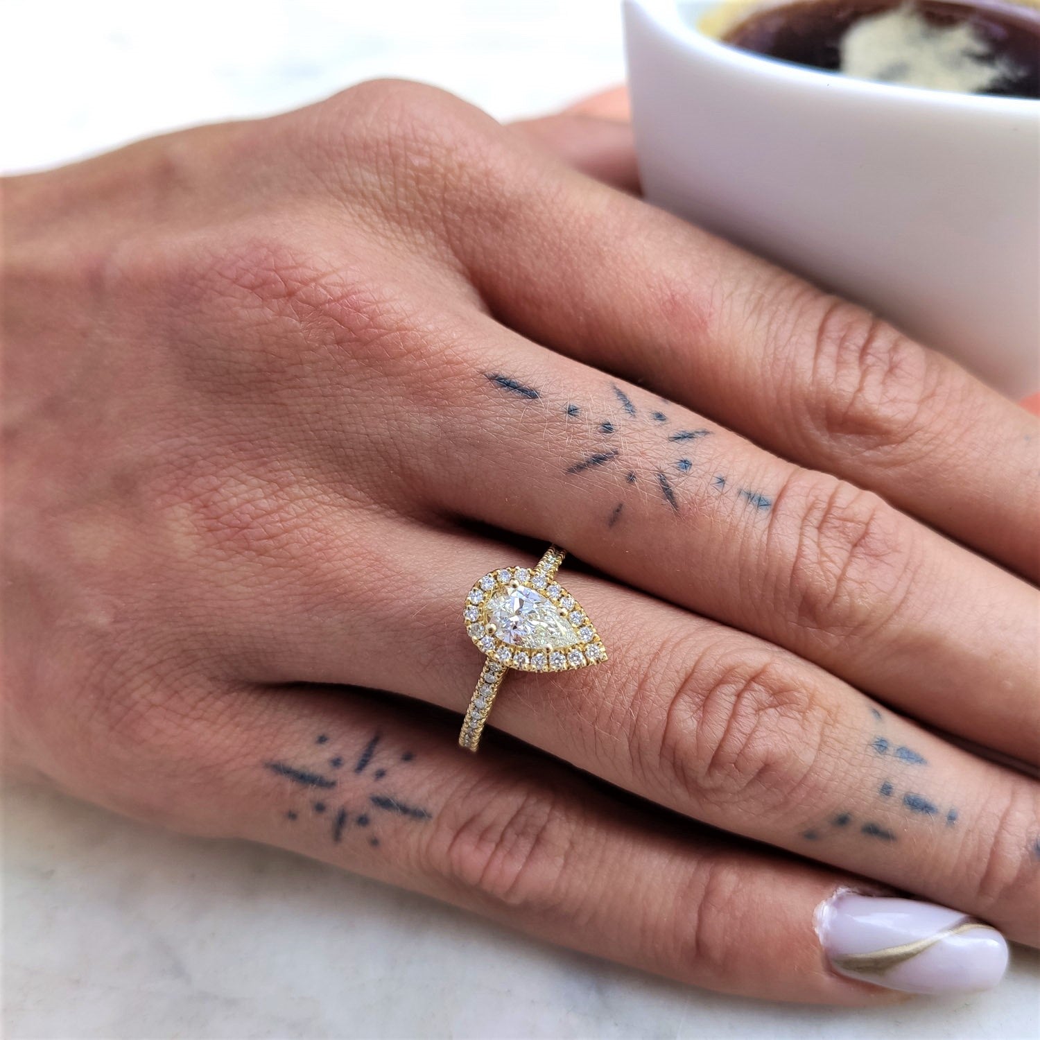 טבעת אירוסין "מלאני" יהלום טיפה זהב צהוב