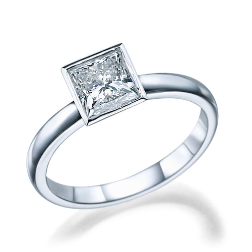 טבעת ססיל סוליטר פרינסס זהב לבן עם יהלום מעבדה בעיצוב נקי ומודרני