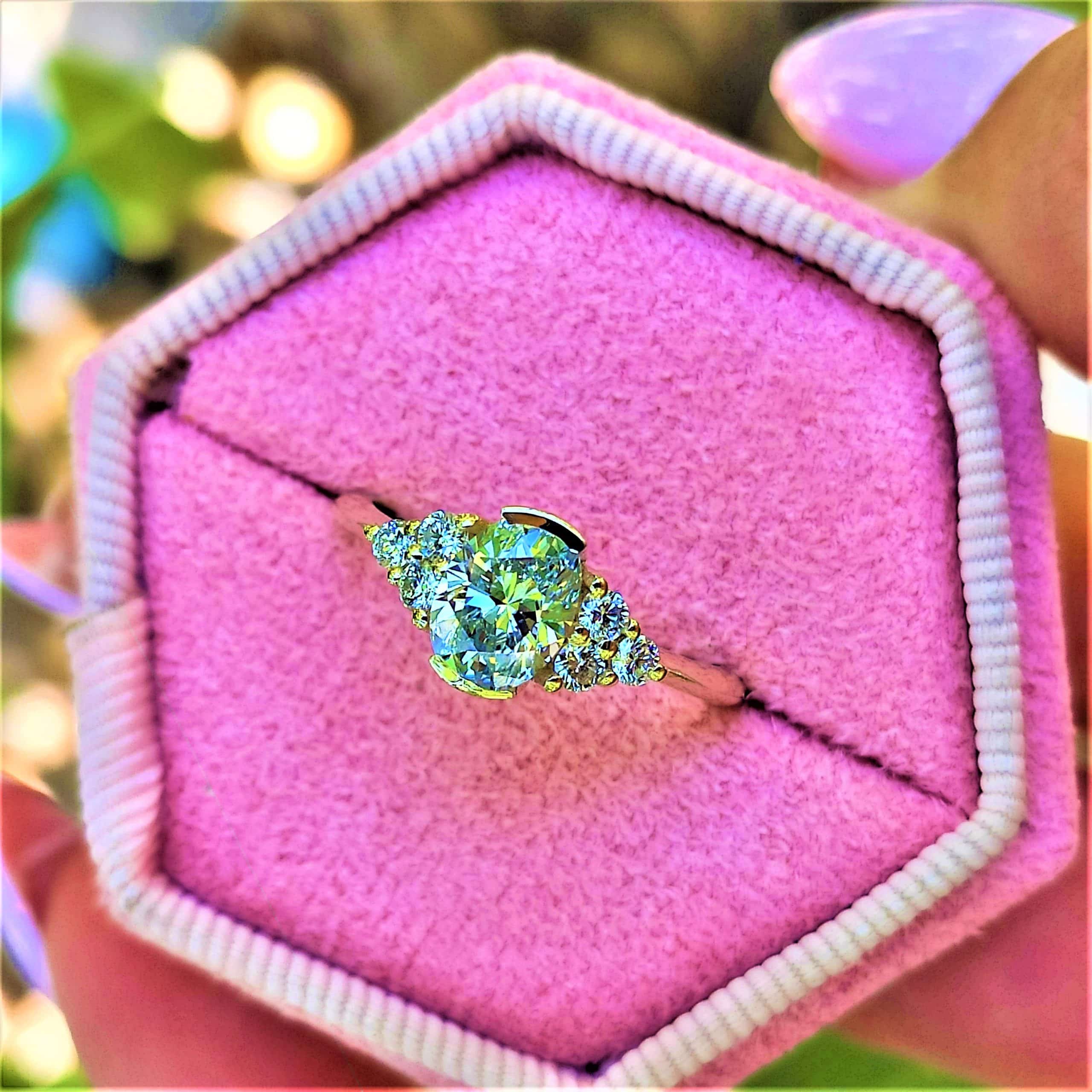 טבעת יהלומים "סאן" זהב צהוב אובל