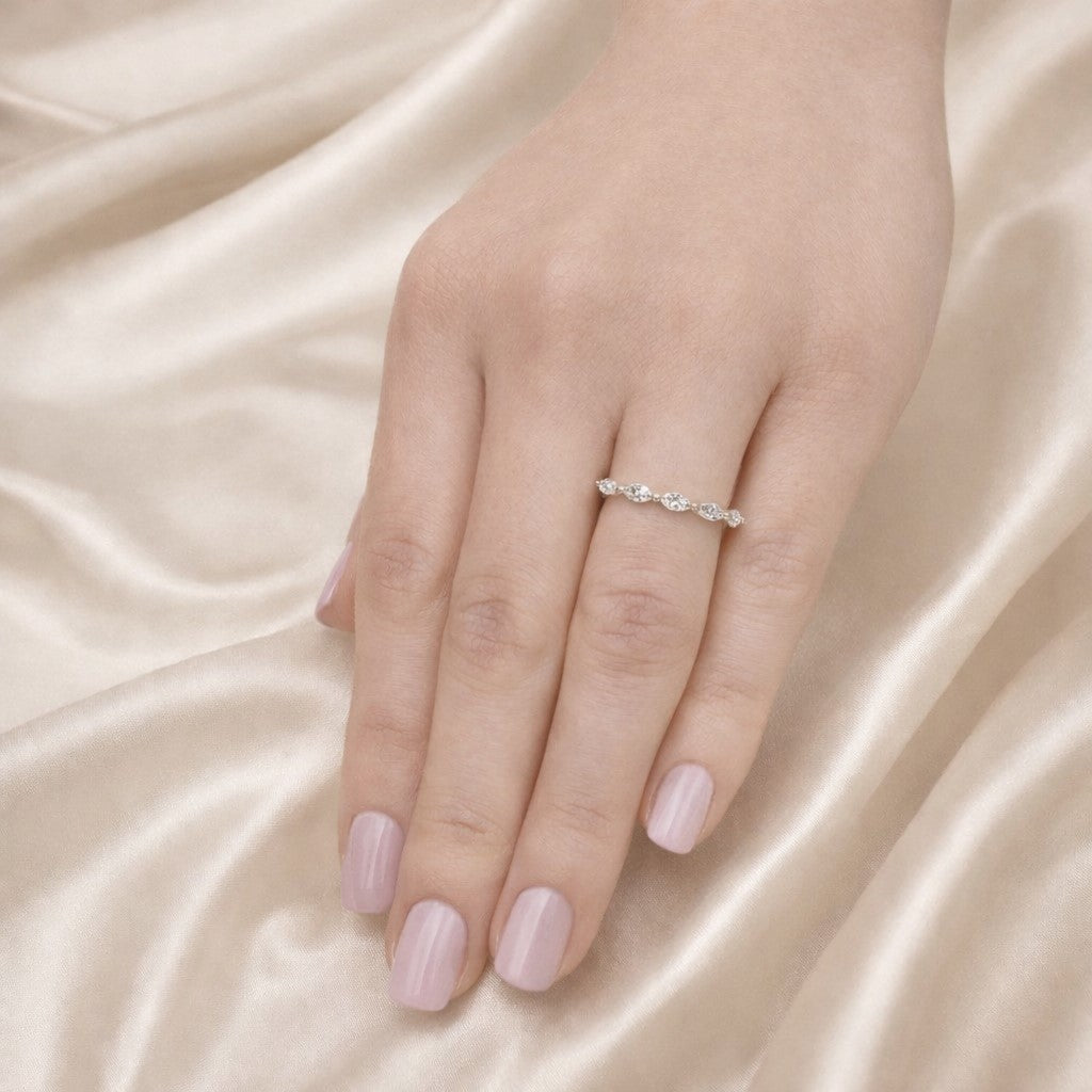 טבעת זהב צהוב שורת מרקיזות עם יהלומי מעבדה