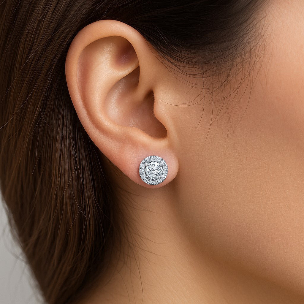 עגילי היילו מזהב לבן המשובצים יהלומים עגולים