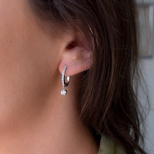 עגילי יהלומי מעבדה תלויים מזהב לבן