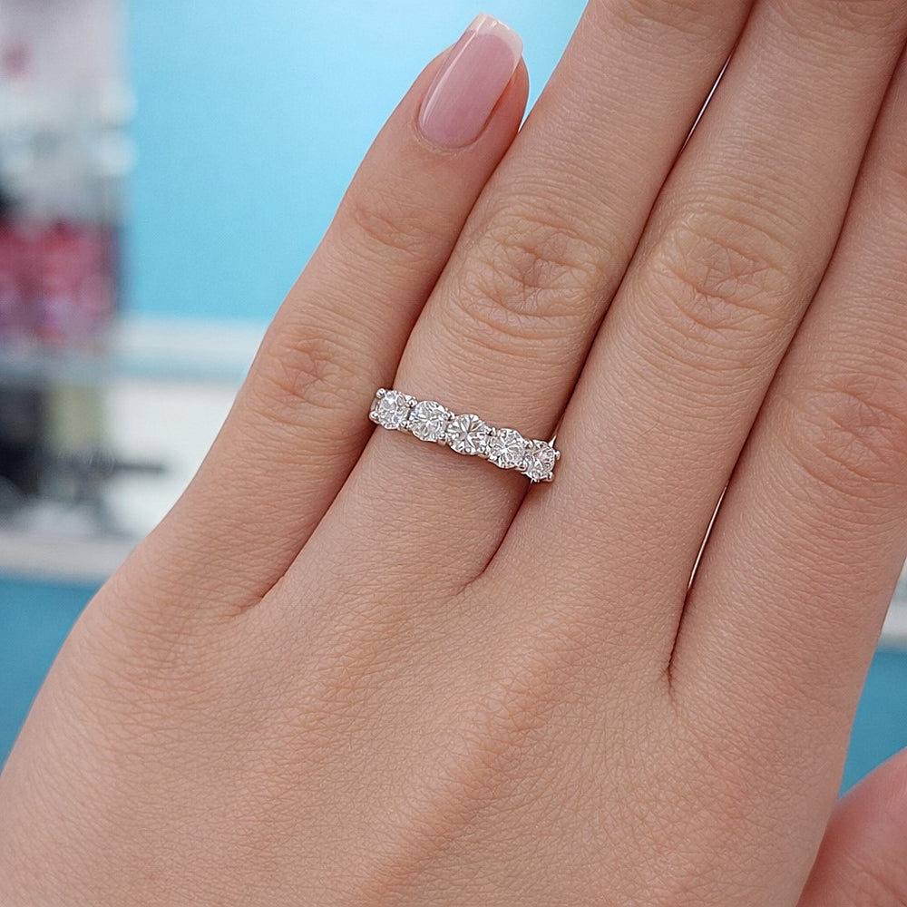 טבעת חמשה יהלומים קשתות זהב לבן