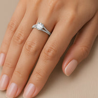 טבעת וינטאג' קטיה מזהב לבן עם יהלומי מעבדה – עיצוב יוקרתי