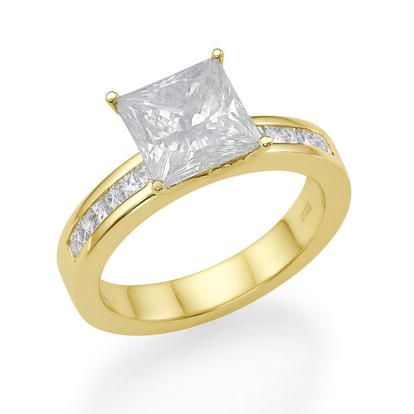 טבעת קיסר פרינסס זהב צהוב עם יהלום מעבדה מרכזי ושורת יהלומי פרינסס בצדדים