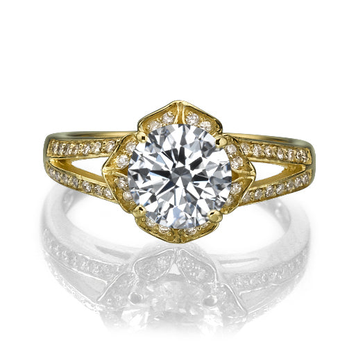 גבריאלה טבעת זהב צהוב עם יהלום עגול ועיצוב פרח ייחודי