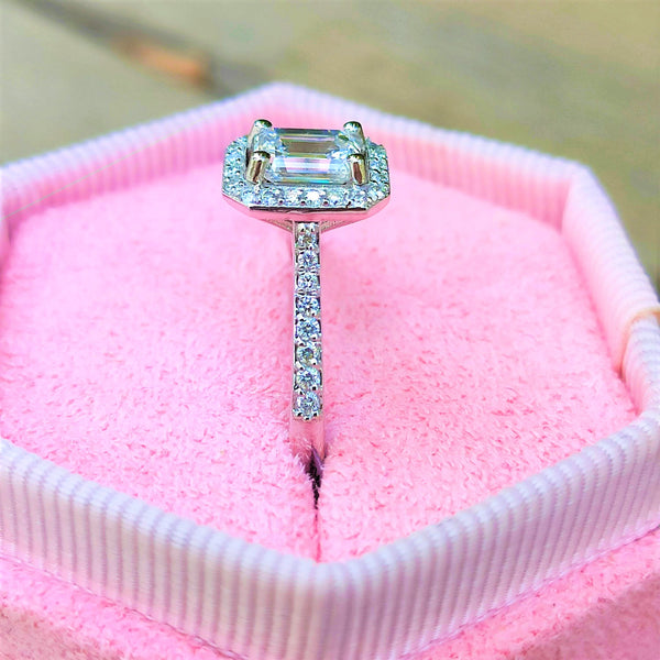 טבעת "אנסטסיה" יהלום אמרלד זהב לבן