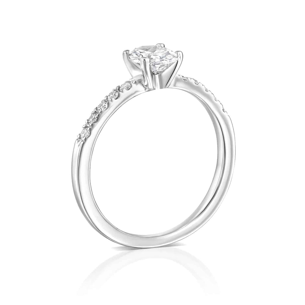 טבעת אירוסין "בלה" אובל זהב לבן