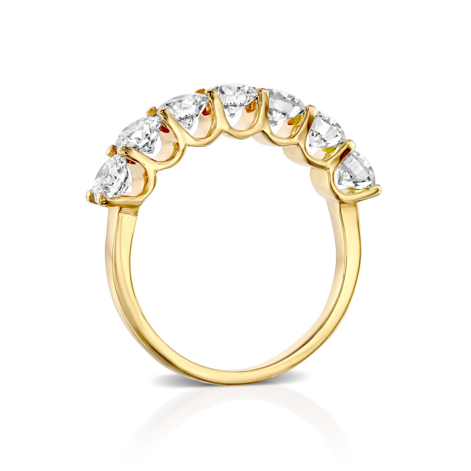 טבעת שורה מזהב צהוב המשובצת 7 יהלומים עגולים המשובצים באופן צמוד