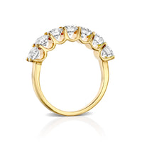 טבעת שורה מזהב צהוב המשובצת 7 יהלומים עגולים המשובצים באופן צמוד