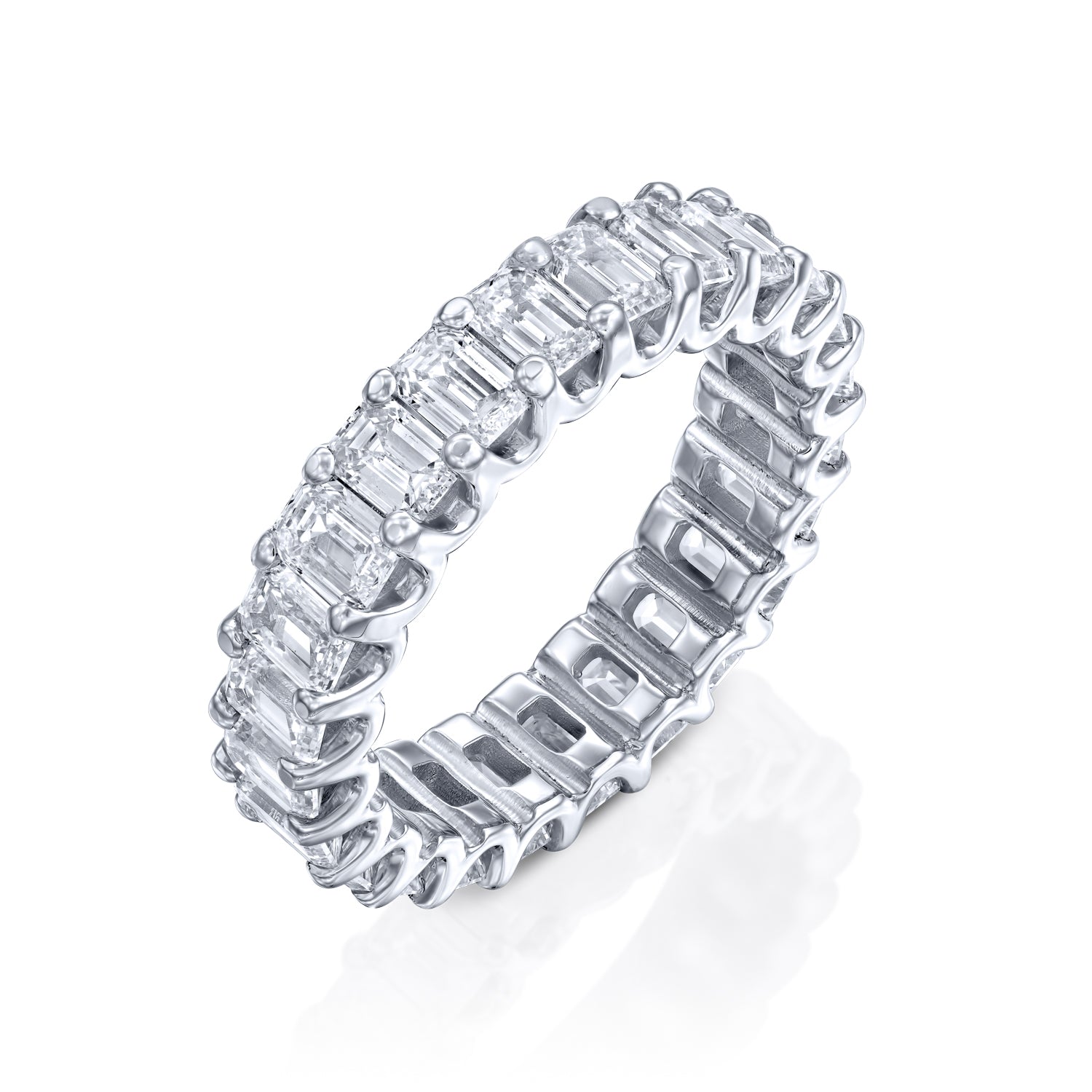 טבעת זהב לבן עם אמרלדים בעיצוב איטרנטי אלגנטי המשובץ לכל ההיקף