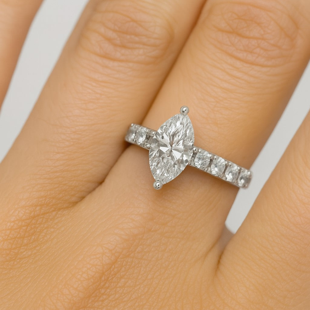 טבעת יהלומים מרקיזה זהב לבן עם יהלומי מעבדה