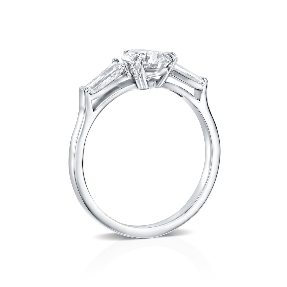 טבעת יהלום מעבדה טיפה ושני טייפרים