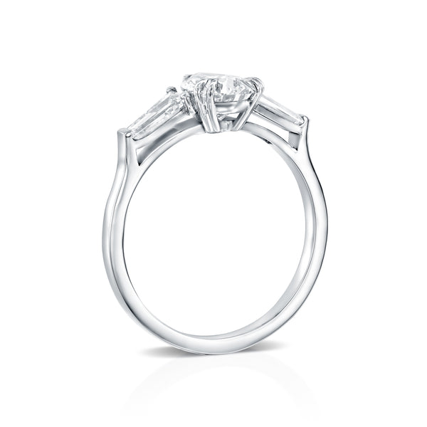 טבעת יהלום מעבדה טיפה ושני טייפרים