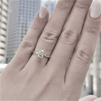 טבעת אירוסין "סוליטר אמרלד" זהב לבן