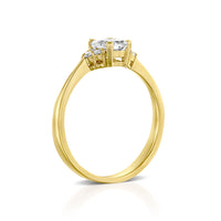 טבעת יהלום מעבדה "נאדין" לאירוסין עם אמרלד מזהב צהוב