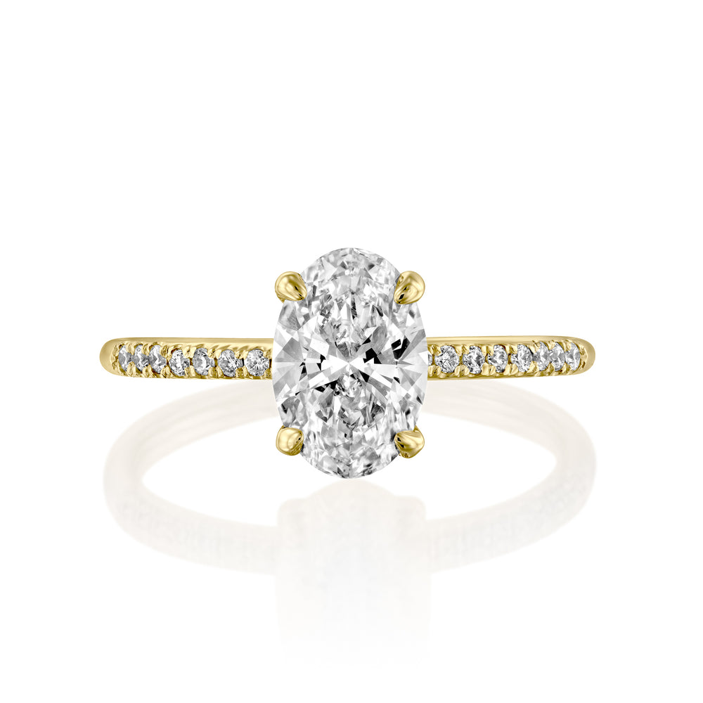 טבעת אירוסין "אריאנה משובצת" יהלום אובל זהב צהוב