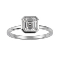 טבעת יהלום אשר קאט מזהב לבן 14K – עיצוב אלגנטי ונצחי