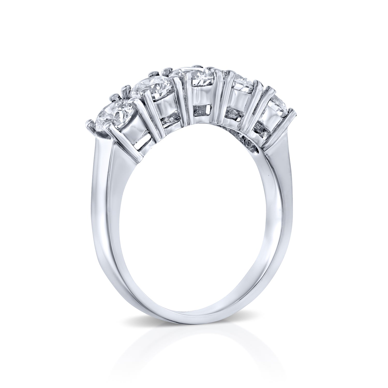 טבעת שורה מזהב לבן המשובצת 5 יהלומים עגולים במראה אלגנטי ומרשים