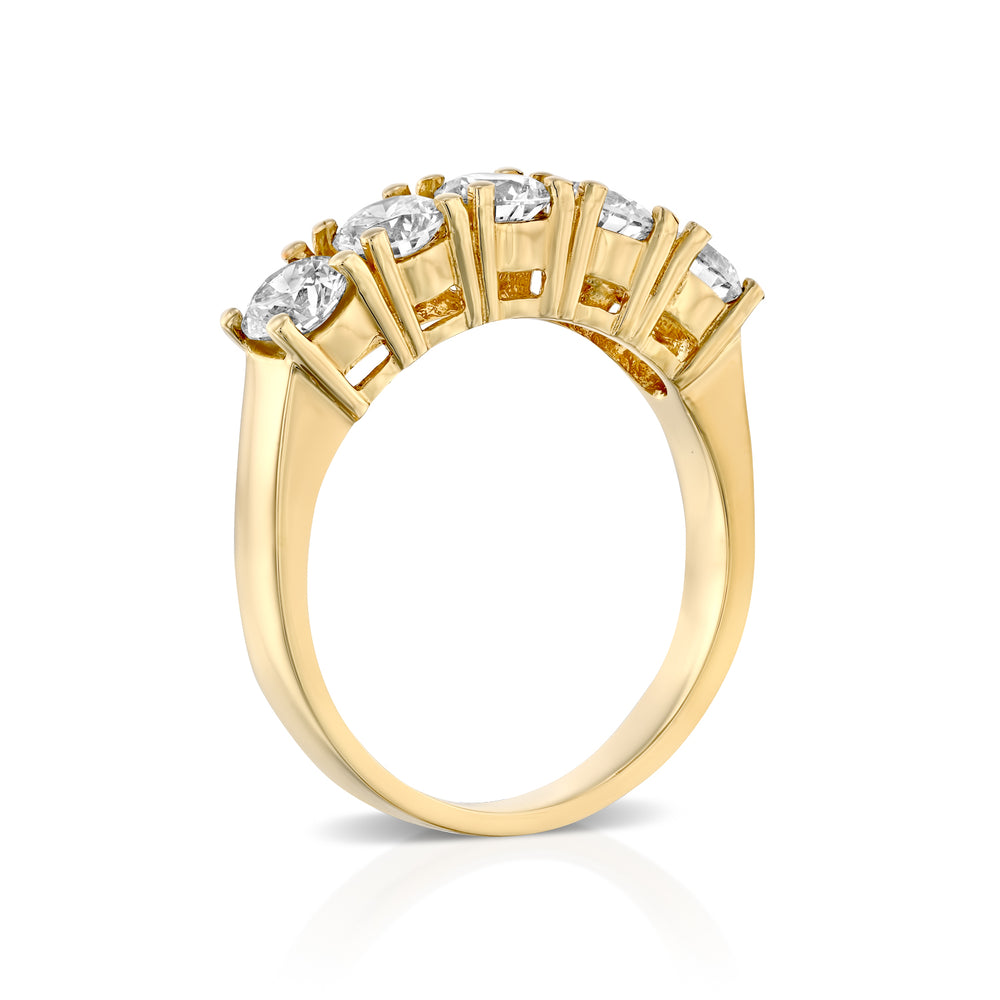 טבעת זהב צהוב עם 5 יהלומים עגולים מרשימים בעיצוב יוקרתי