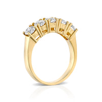 טבעת זהב צהוב עם 5 יהלומים עגולים מרשימים בעיצוב יוקרתי