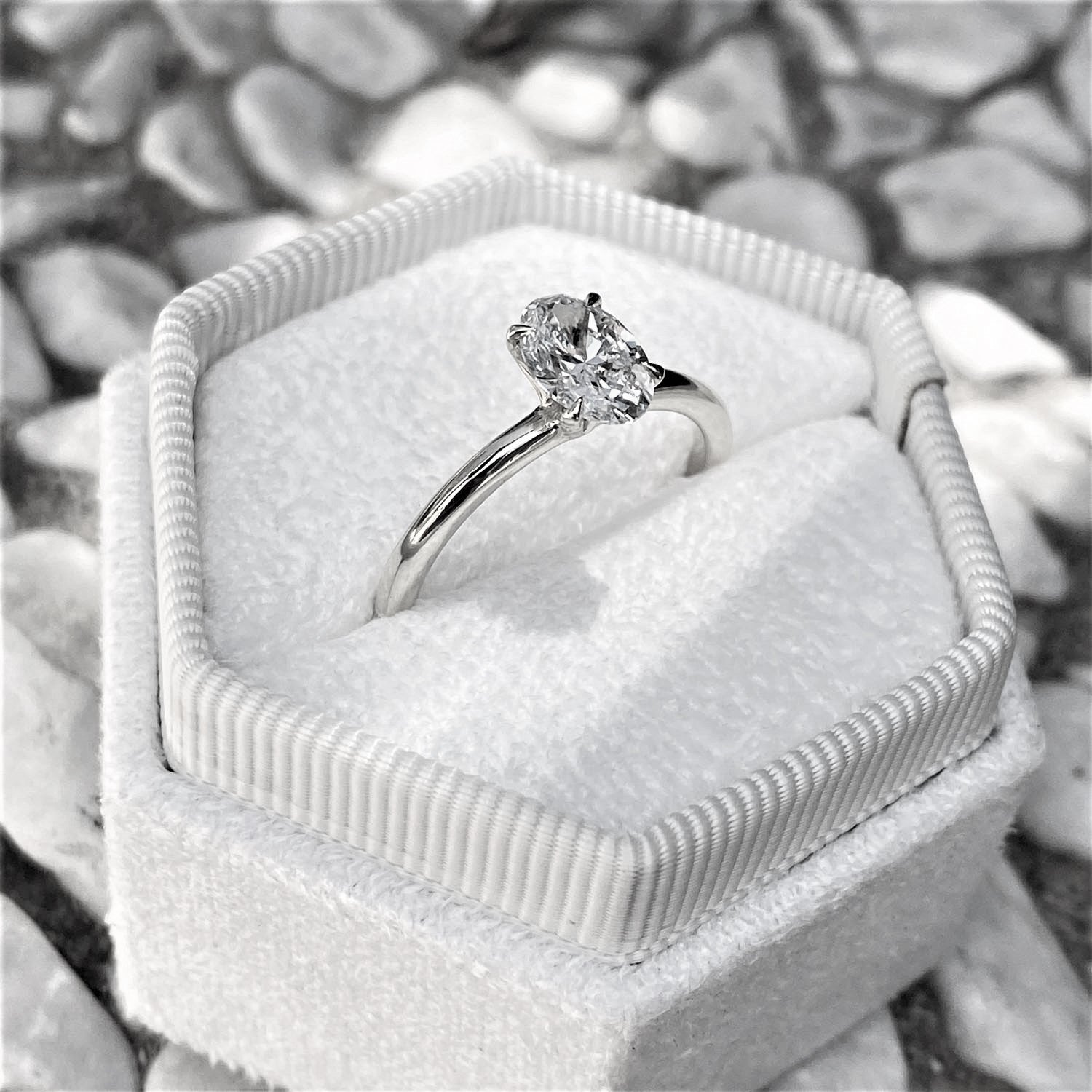 טבעת יהלום אובל "אריאנה" זהב לבן