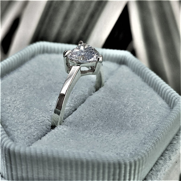 טבעת אירוסין "לב" זהב לבן