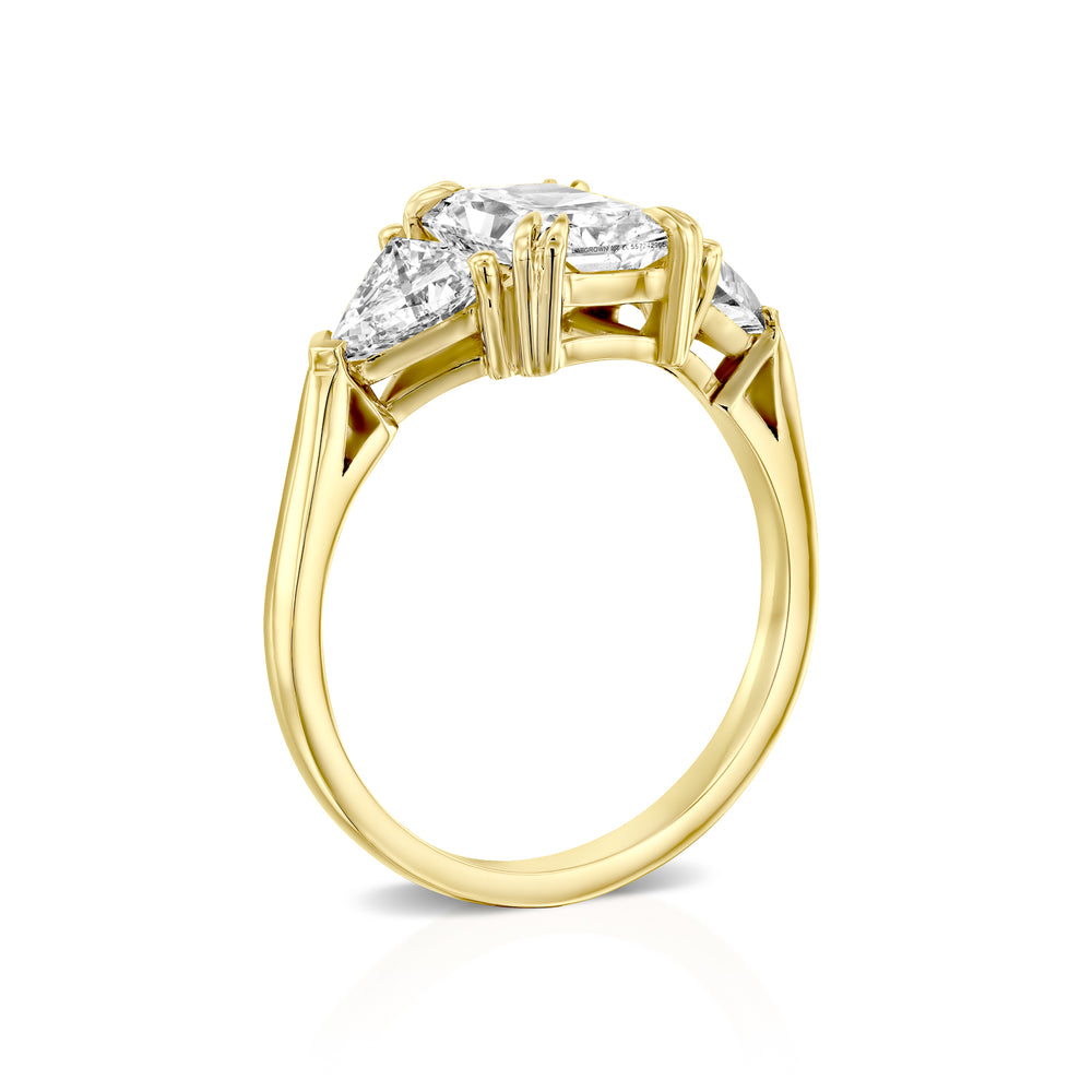 טבעת יהלומי מעבדה אובל ומשולשים זהב צהוב