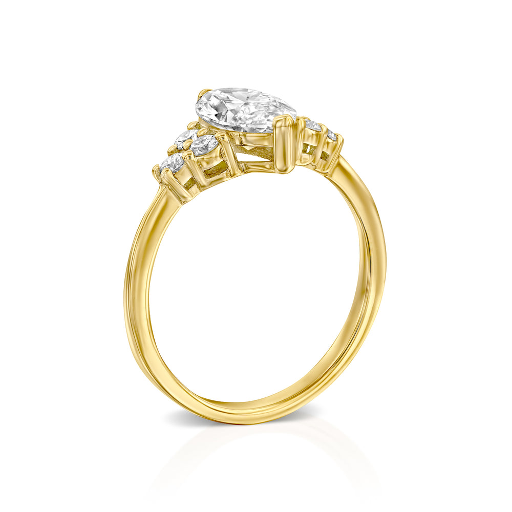 טבעת יהלום מעבדה ריילי מזהב צהוב בשיבוץ יהלומי מרקיזה