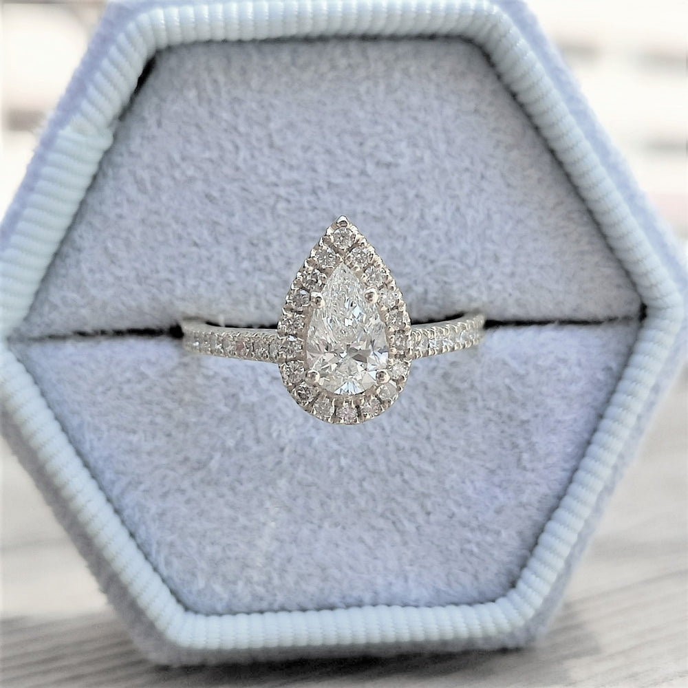 טבעת אירוסין "מלאני" יהלום טיפה זהב לבן