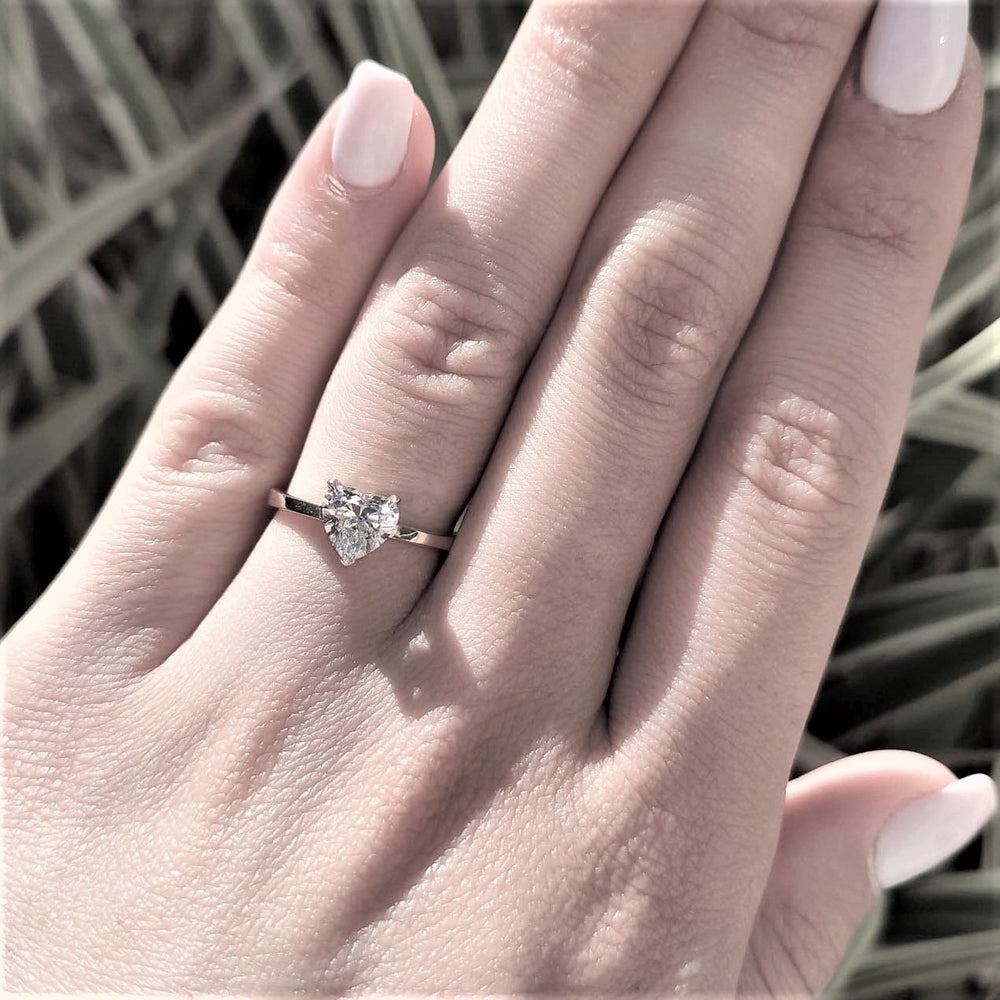 טבעת אירוסין "לב" זהב לבן