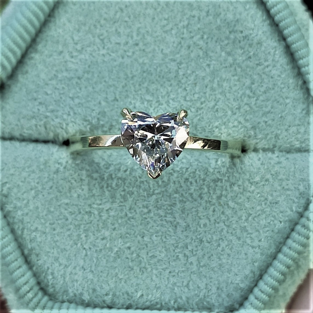 טבעת אירוסין "לב" זהב לבן