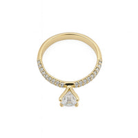 טבעת אירוסין קיי מזהב צהוב משובצת יהלום מעבדה מרכזי ויהלומי צד נוצצים בעיצוב יוקרתי