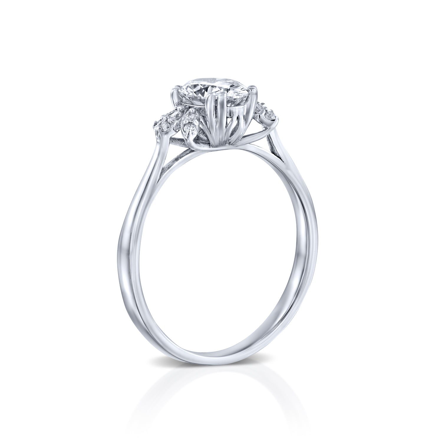 טבעת אירוסין מיוחדת מזהב לבן שרי המשובצת יהלום אובל בעיצוב מרשים