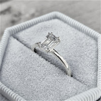 טבעת אירוסין "סוליטר אמרלד" זהב לבן